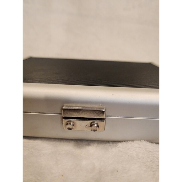 Travel Rugged Case Cigar Humidor Silver Black With Locking Latch - Picture 5 of 11